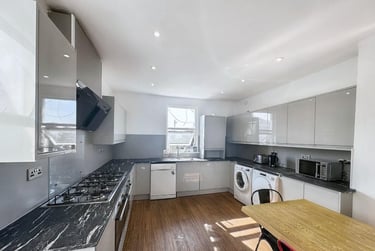 8 bed house, Lipson Road, Lipson, Plymouth, PL48PN - Image 4